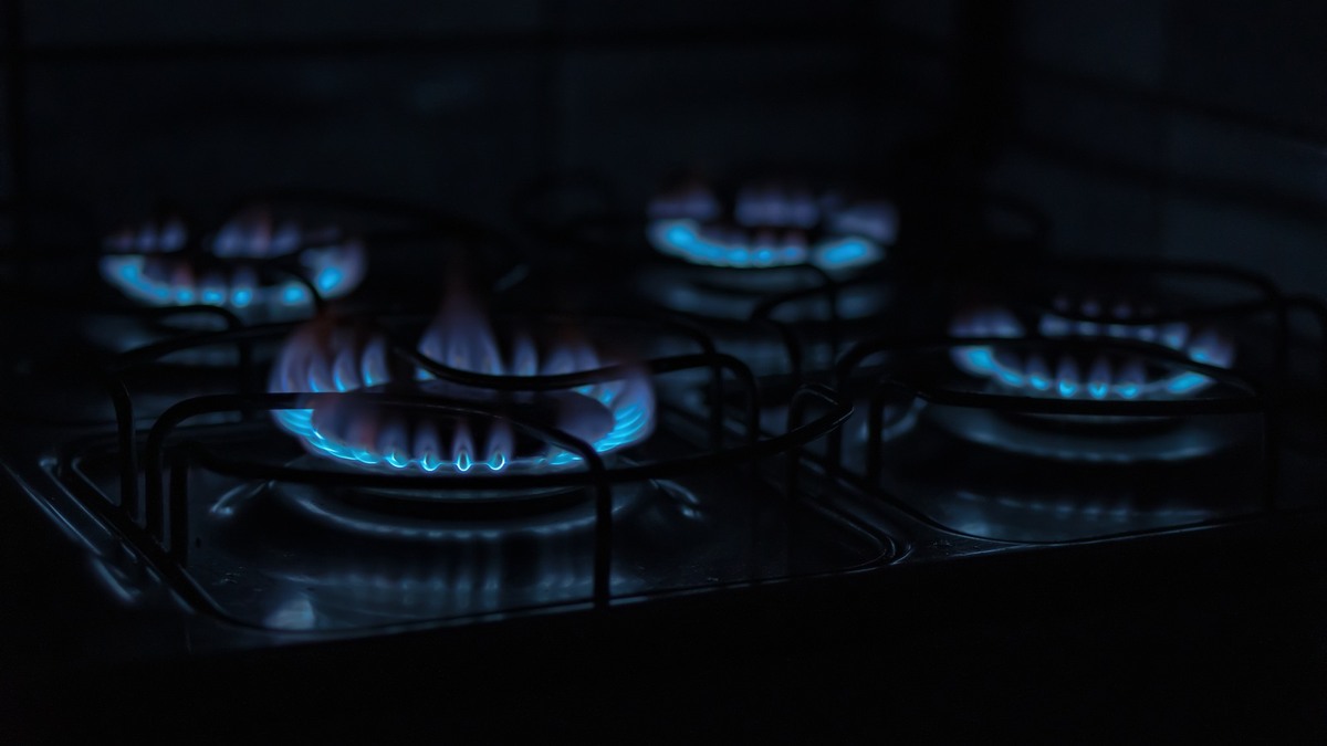 Сини пламъци на газови котлони, илюстративна снимка